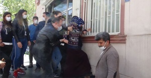 Diyarbakır’da HDP il binası önünde gergin anlar