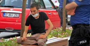 Karantinadan kaçtı, babasından kaçamadı