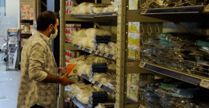 Marketlerde cerrahi maske satışı başladı