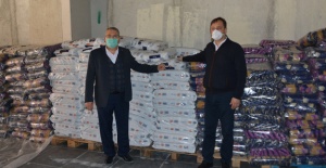 Yunusemre’de erzak dağıtımı sürüyor